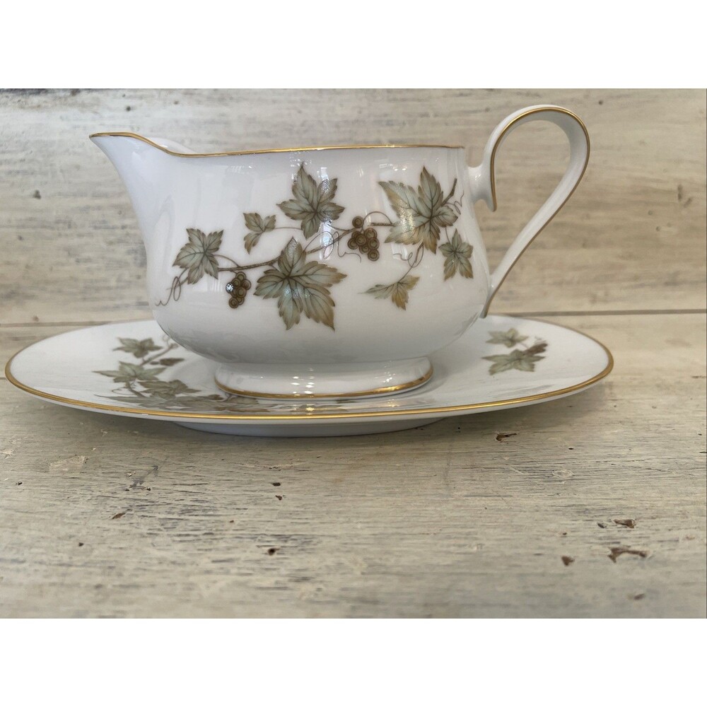Noritake Ireland Trailing Ivy Gravy Boat with Underplate Gold Trim (2760)